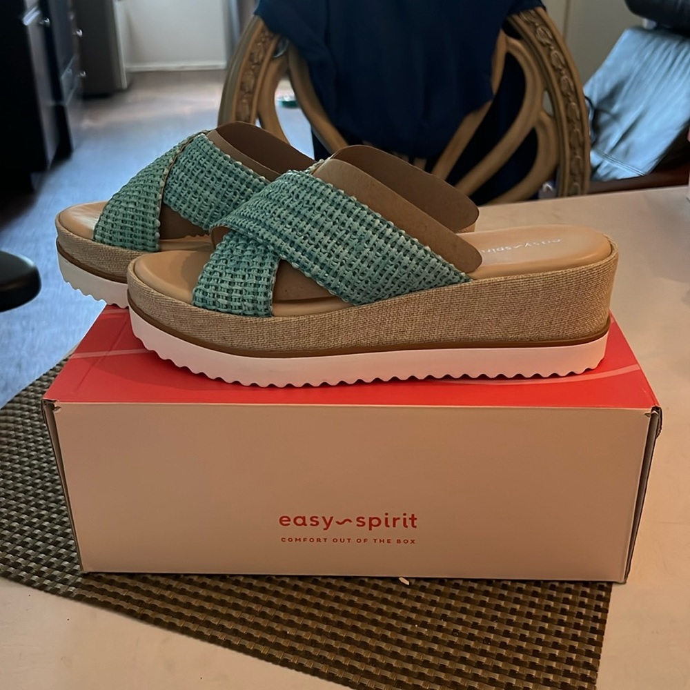 Brand new Easy spirit Irene wedges in medium green 9.5.